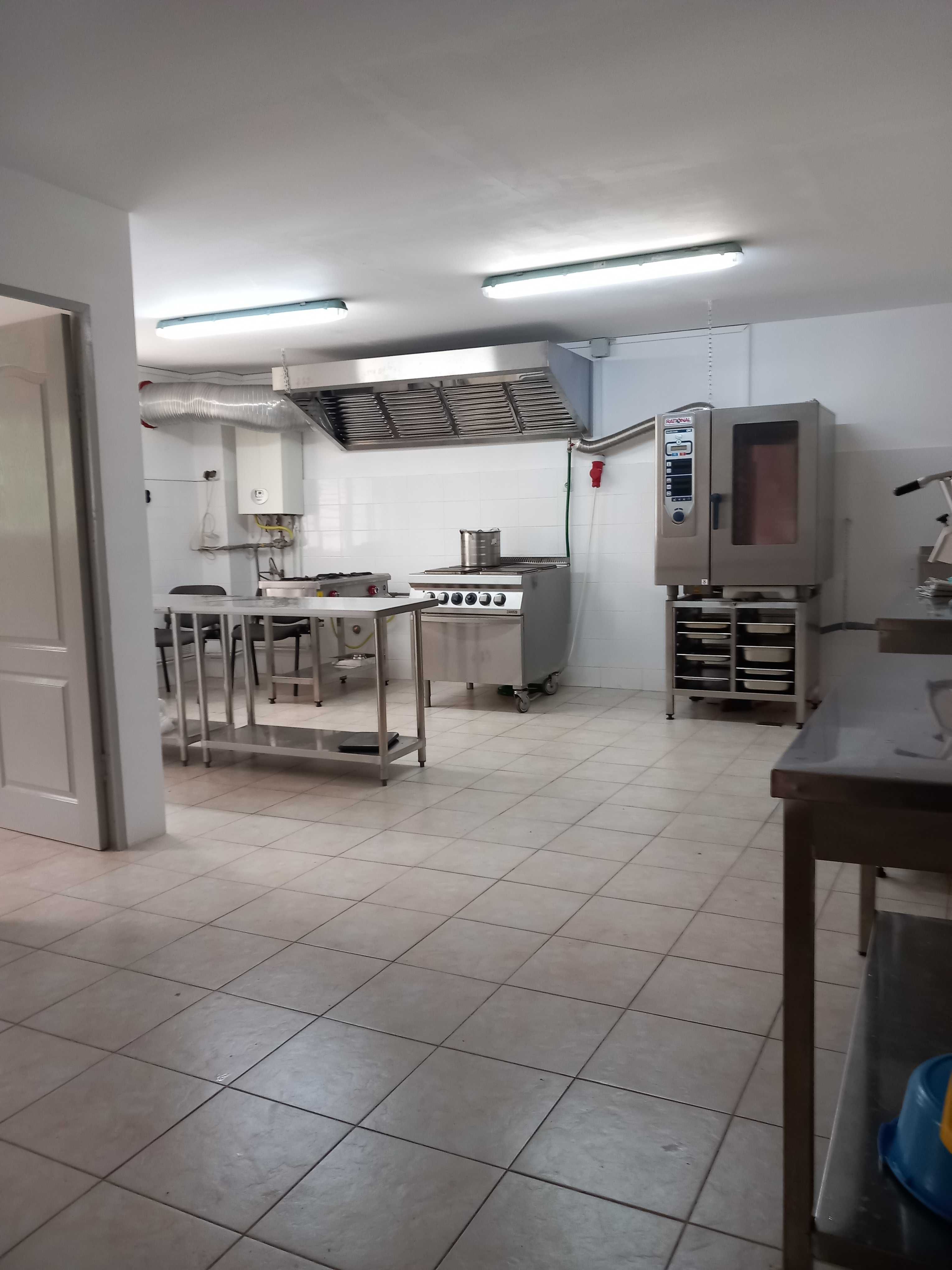 Inchiriez spatiu comercial 120 mp