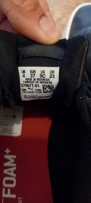 Vând adidasi purtati