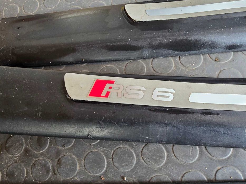 Продаваме интериорни лайсни за прагове от Audi RS6 4F 2010г avant