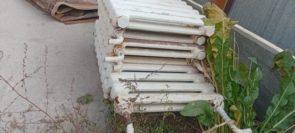 Чугунные батарея продам 1300 за секции