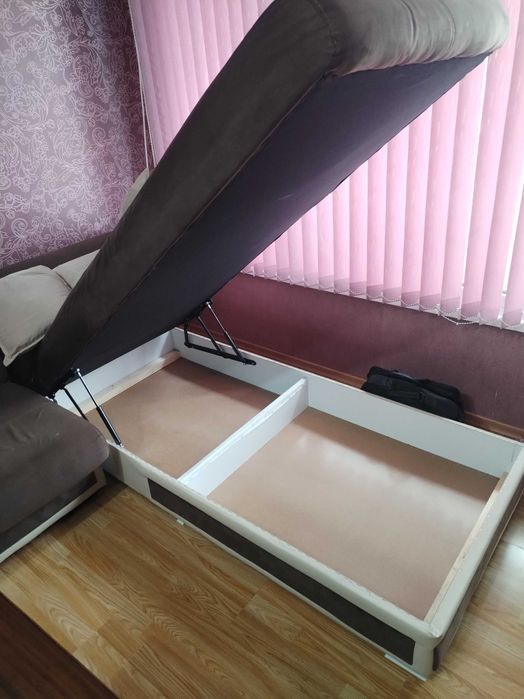 Ъглов диван 300/180/70