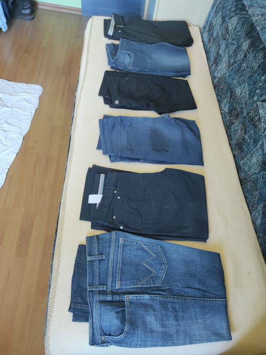 Pantaloni tip blugi, modele diferite, marimi si culori diferite
Modele