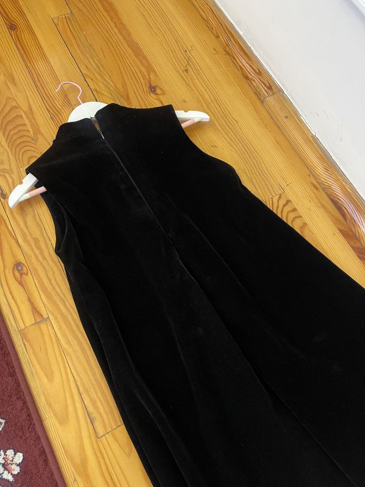 Платье бархатное коктельное черное
