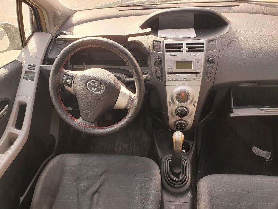 plansa de bord caseta directie motoras stergatoare macara bloc de lumini Toyota Yaris motor 1.4 d-4d dezmembrez