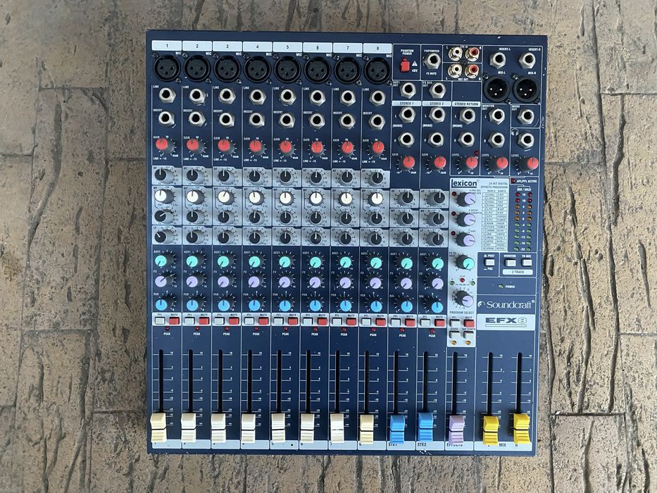 mixer cu efecte voce Soundcraft EFX8