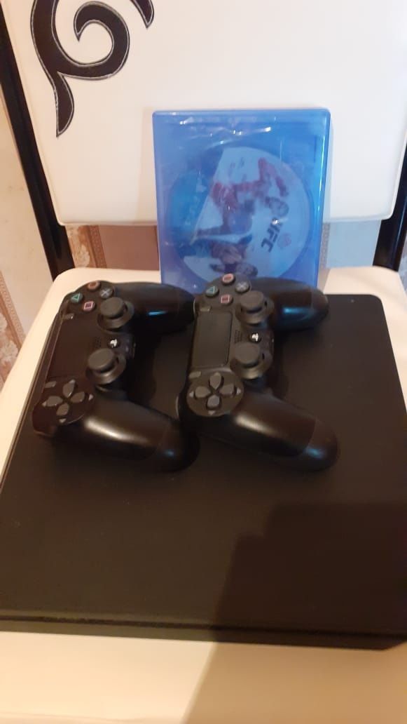 Playstation 4 slim