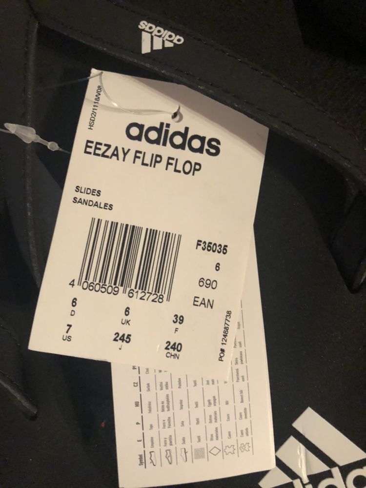 Slapi Adidas, noi cu eticheta