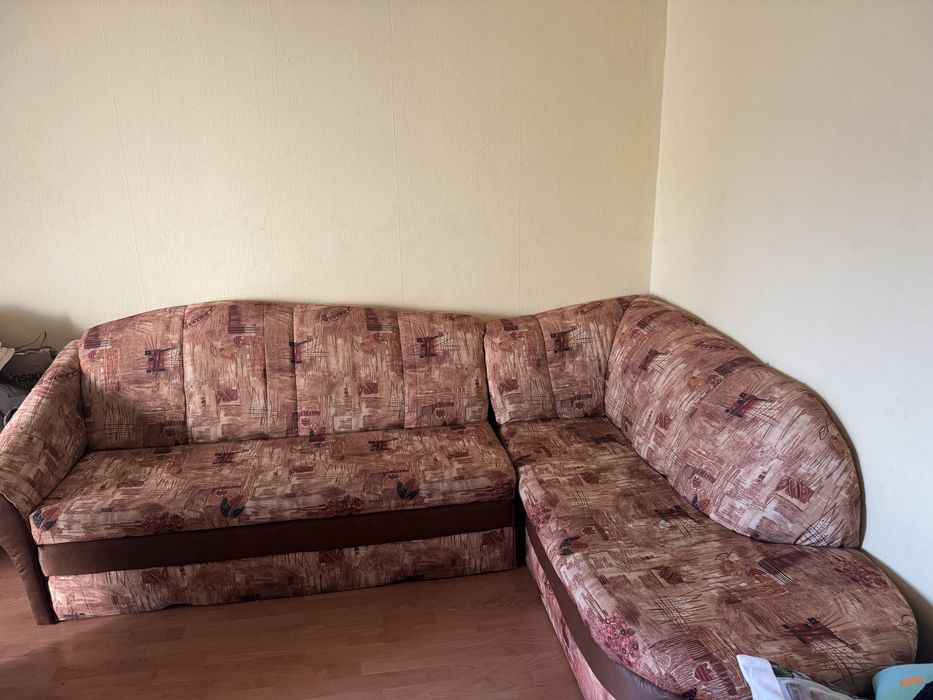 Продавам удобен разтегателен диван