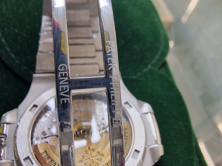 Amanet Vitan 107 Ceas Patek Nautilus Tiffany Nou