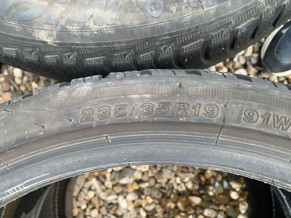 2 bucati Anvelope iarna bridgestone 235 35 19