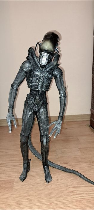 Caut figurina Scar Predator. Dau la schimb figurine marvel,  Predator