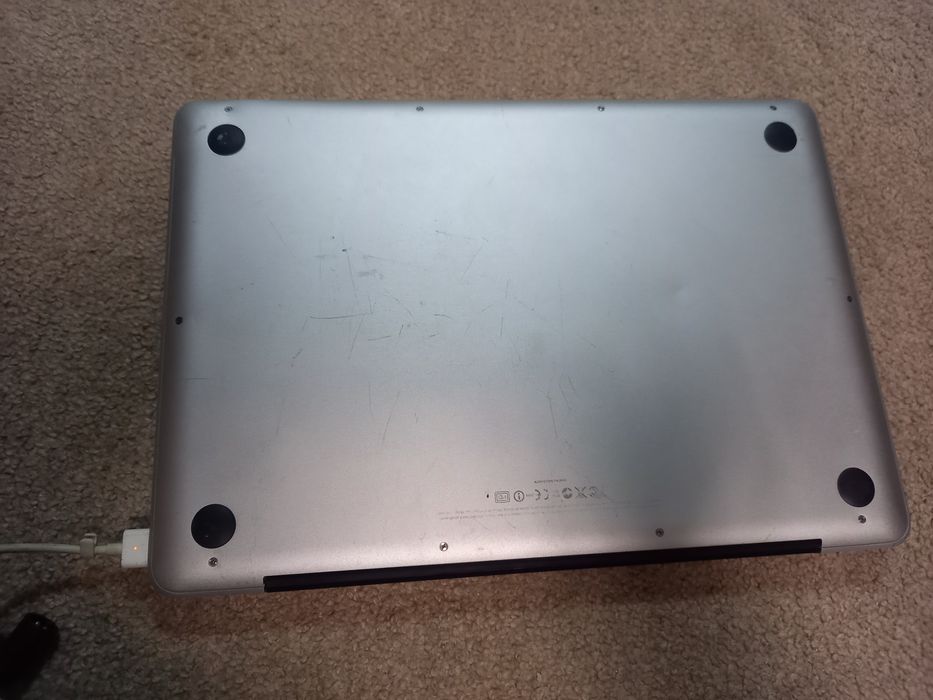 MacBool Pro 13 Mid 2010,core 2 duo și 4gb de ram  baterie 2 ore