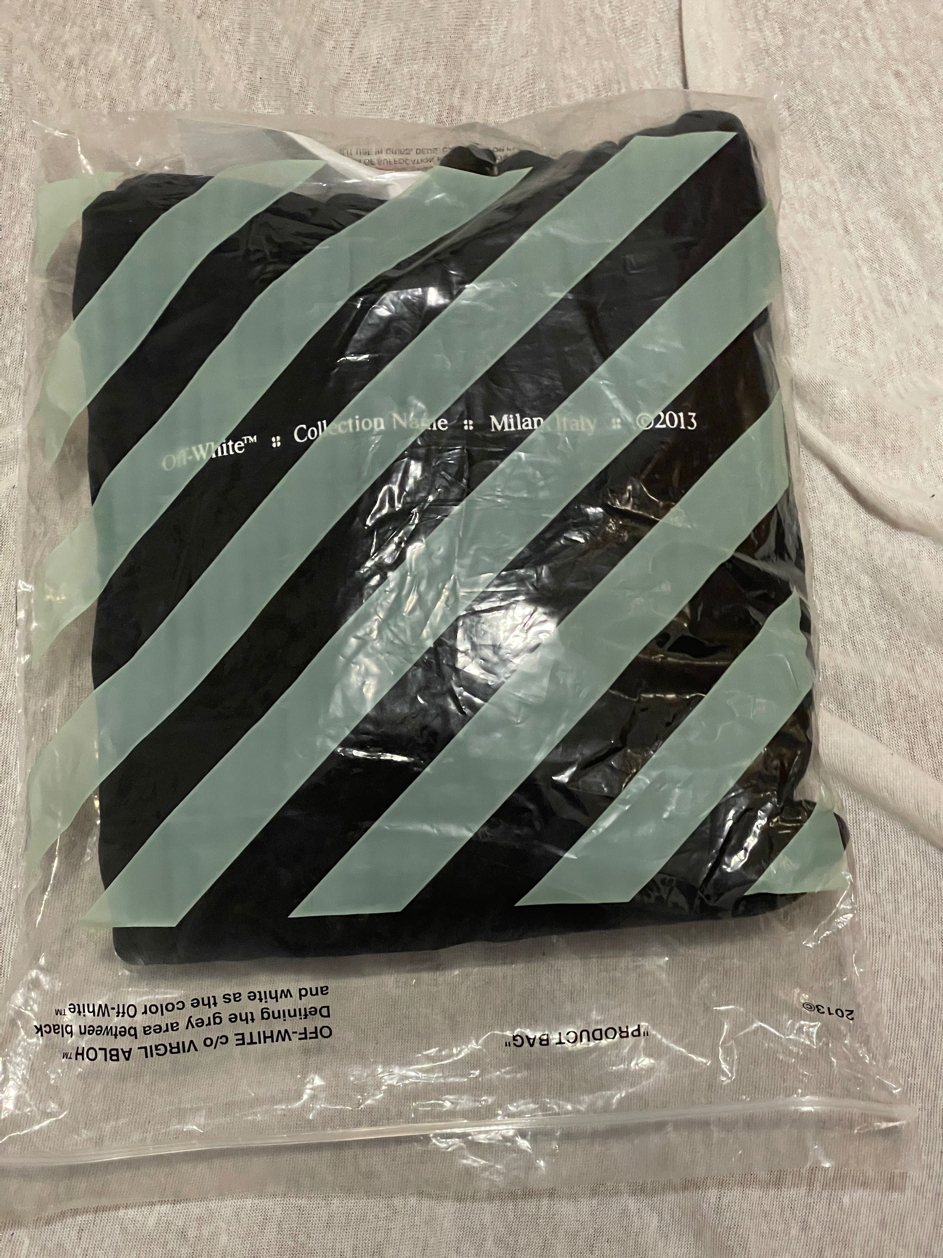 Vand hanorac Off White, nou, cu eticheta, marimea M/L