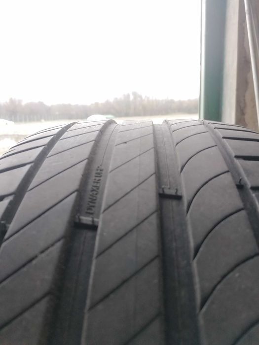 Летни гуми 235/40 19
