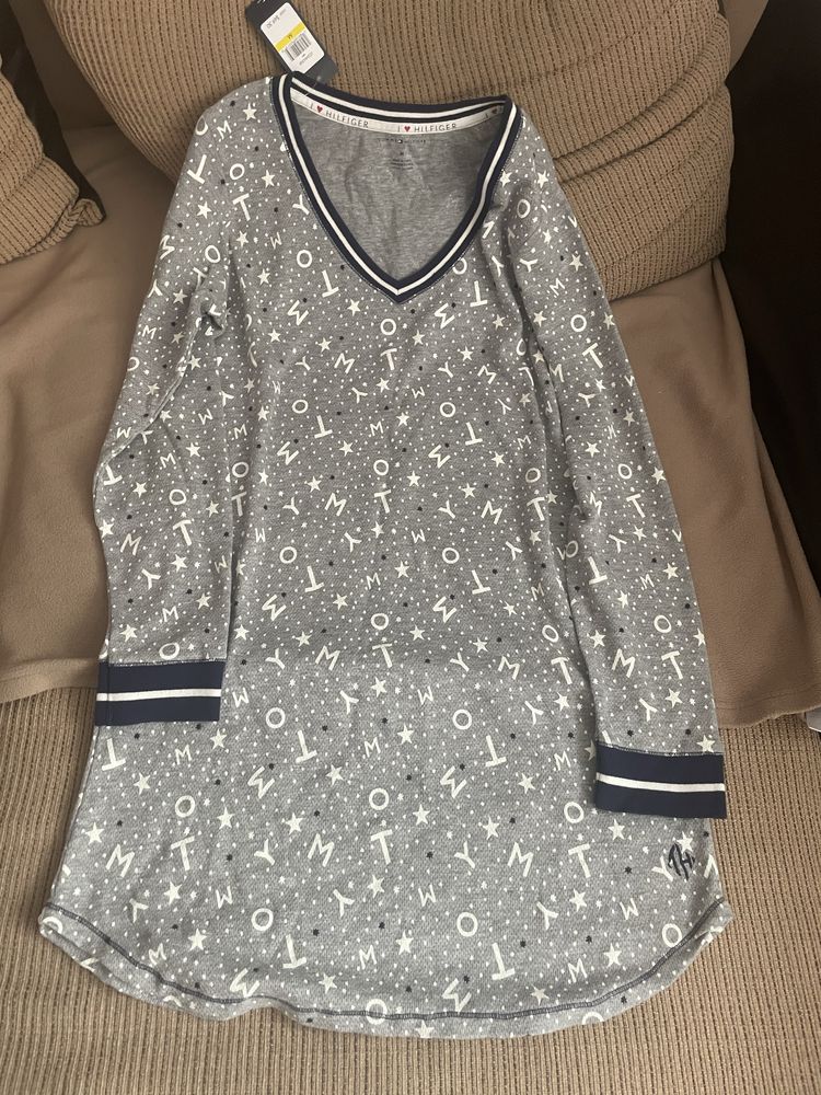 Vand rochia dama de la Tommy Hilfiger marimea M