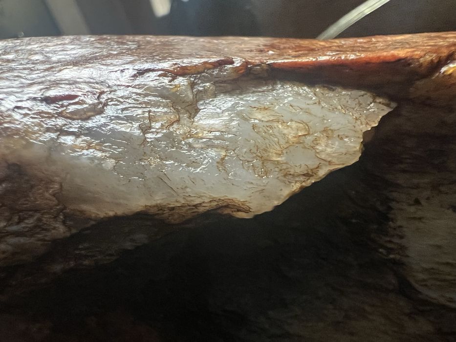 Нефрит белый Хотянский в красной шубе. Высшего качества в Алматы.