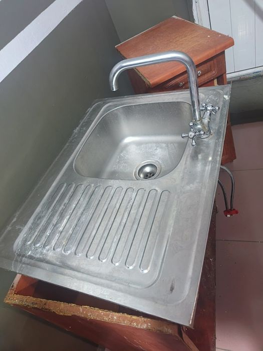 Продам мойку со смесителем.  Цена 5000 район кшт