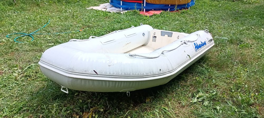 Barca Adventure V-250 cu motor Mariner 3.5HP