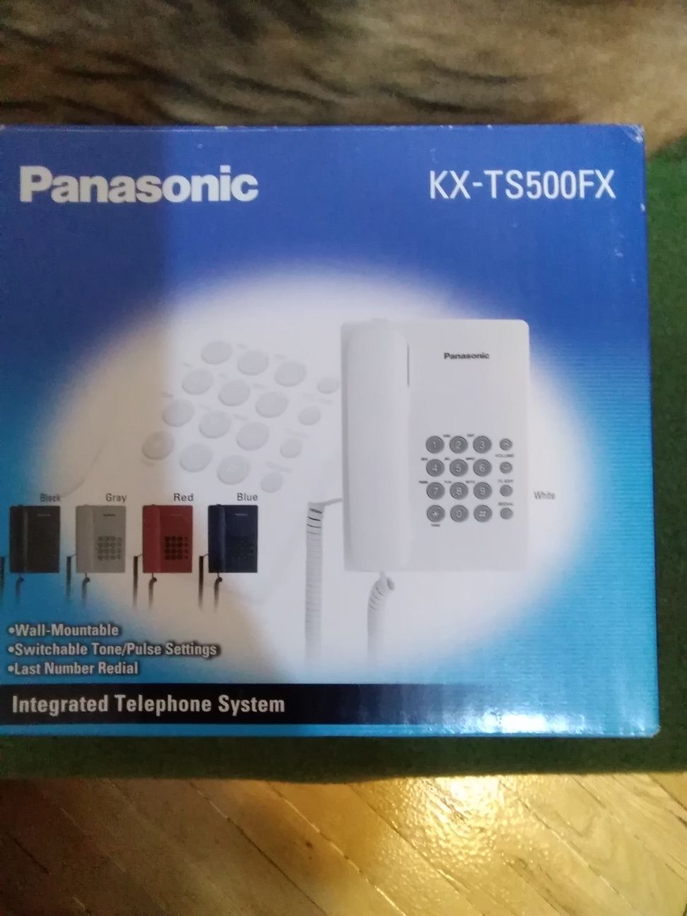 Продавам  2 броя чисто НОВИ телефона PANASONIC.