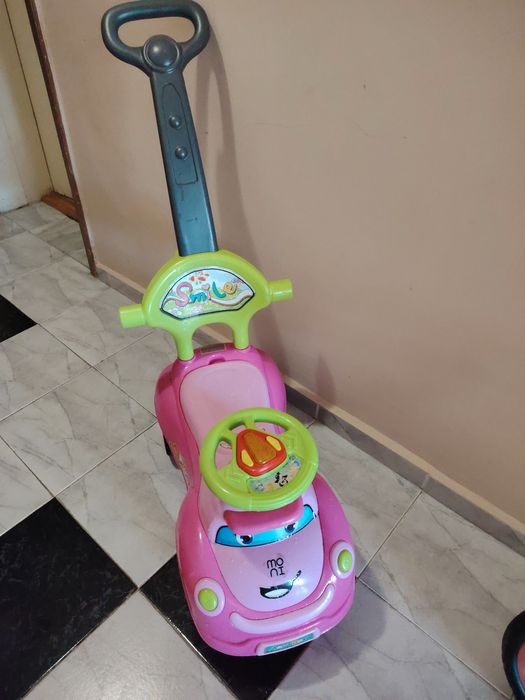 Продавам детска кола със родителски контрол