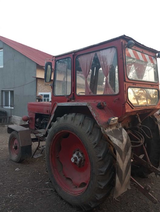 De vanzare tractor U650 cu plug pp4