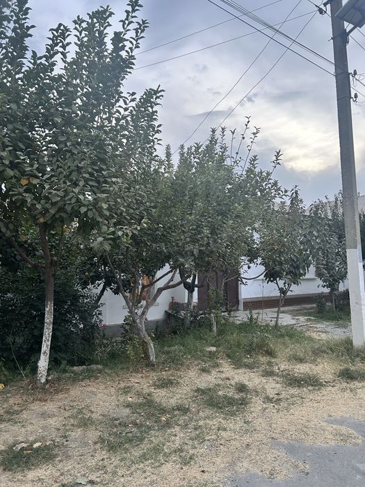 Кувасой шаҳри марказида хонадон сотилади