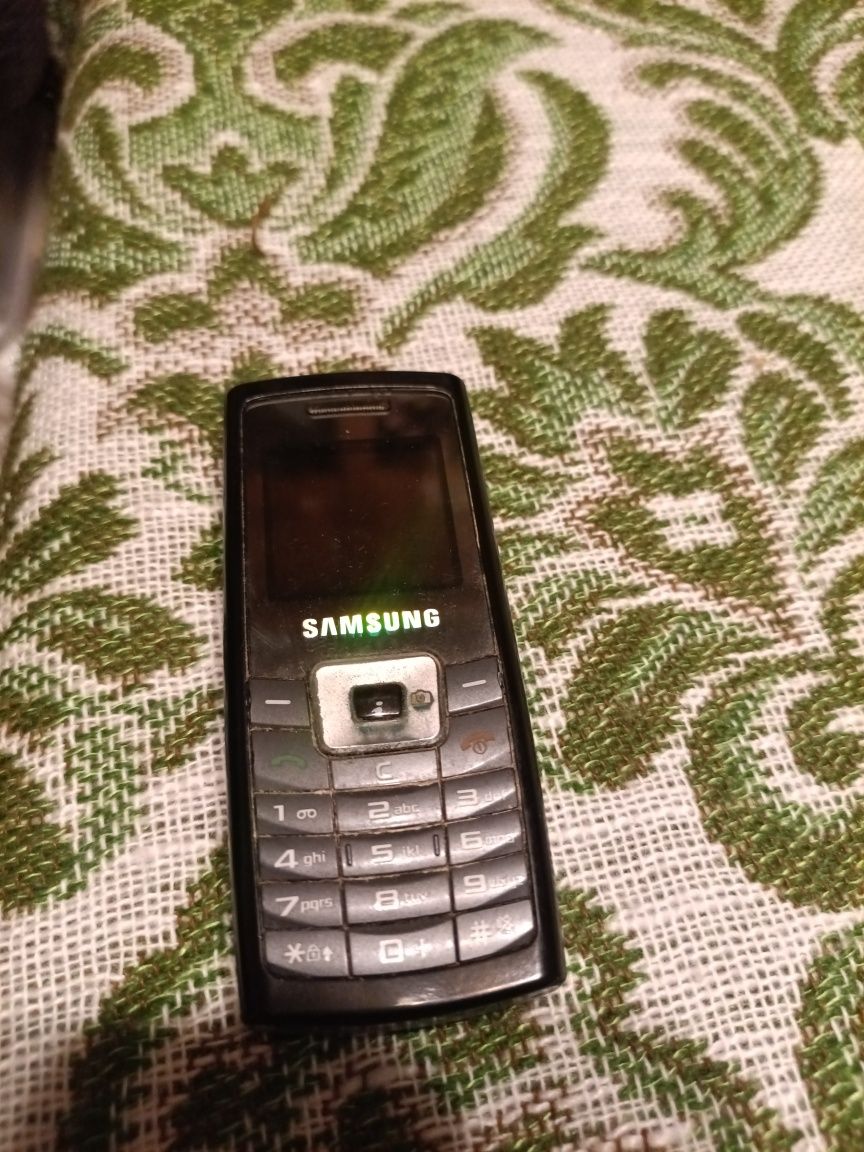 Telefon Samsung de colecție (cu butoane și camera)