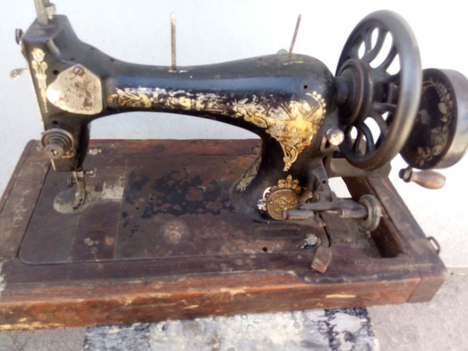 Швейная машина Зингер