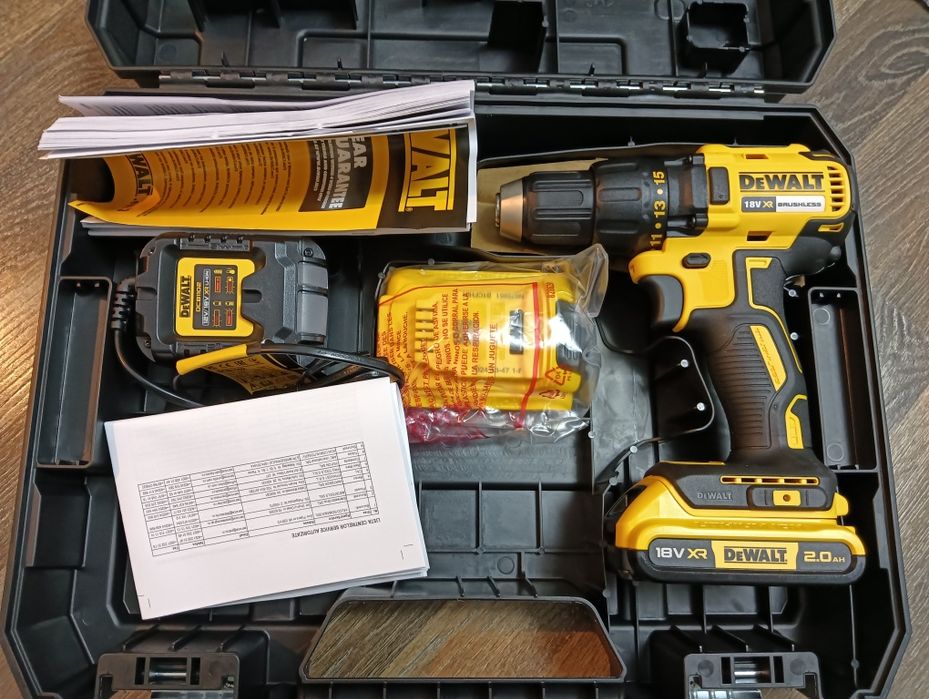 Dewalt Mașină de găurit și înșurubat compactă de 18V XR cu motor fără