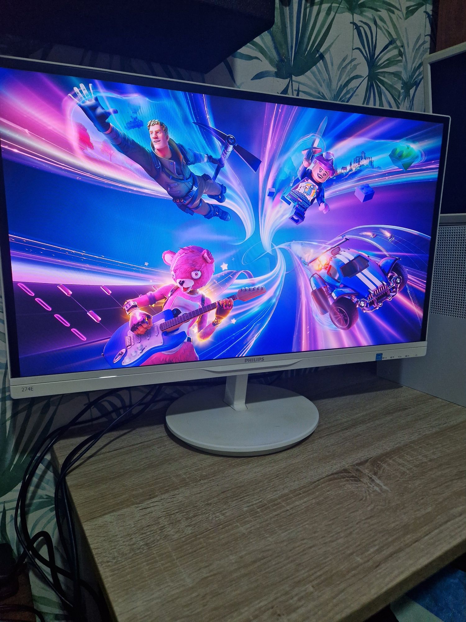 Vând un monitor ful hdmi de 27 este perfect funcțional