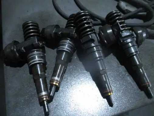 Injector injectoare Golf4 Bora Seat Skoda Touran motor 1,9 tdi cod CA