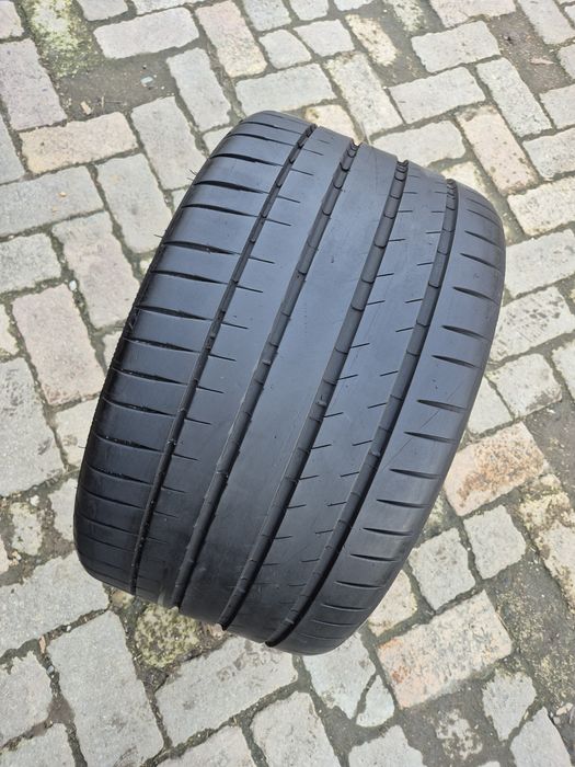 O bucată 295/285 35/30/25 R20 vară - una Michelin Pirelli