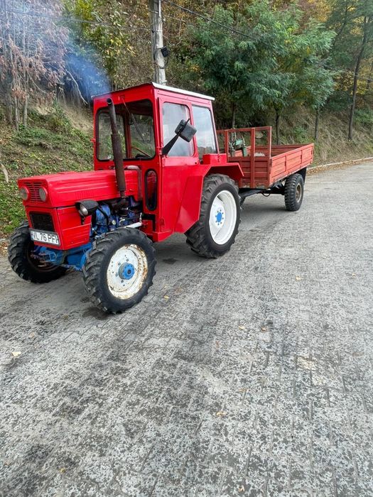 Tractor Universal 445 4x4.