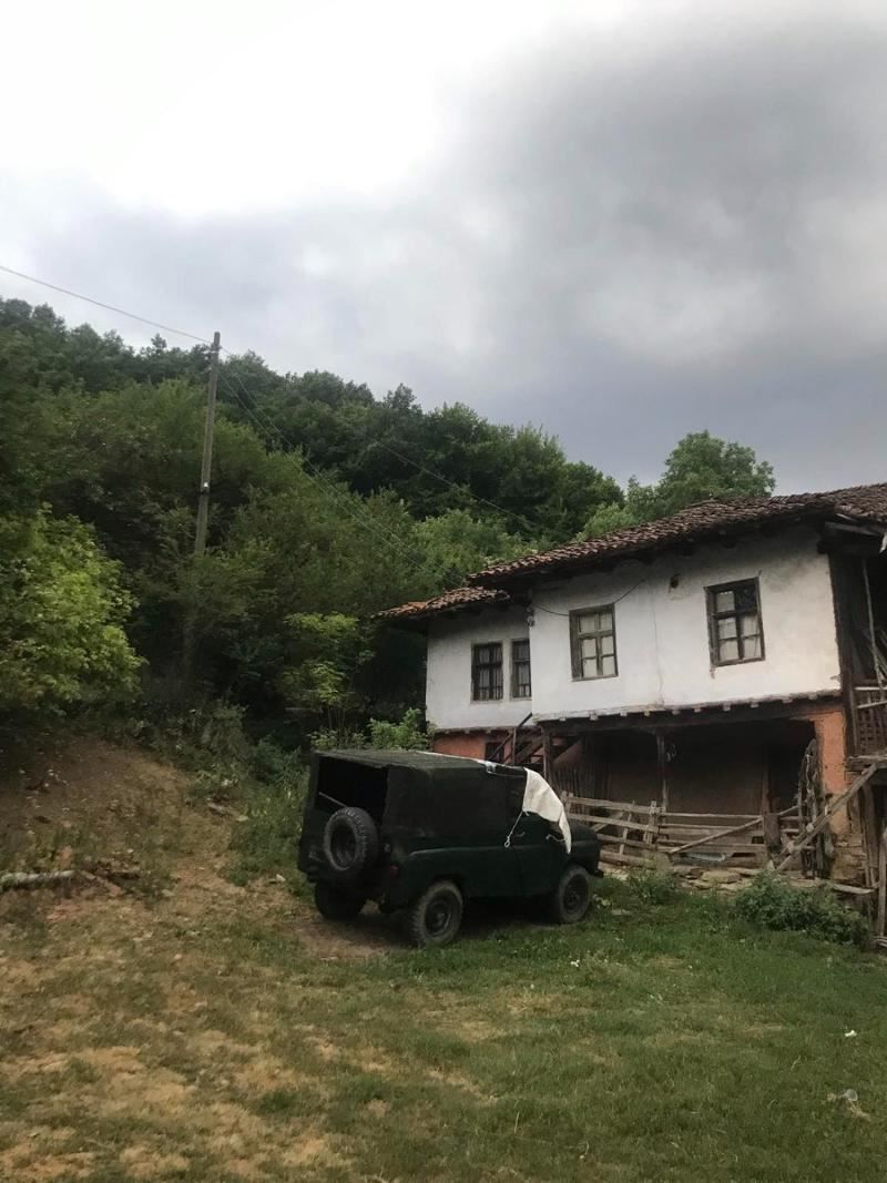 Къща в София, област-с.Каменица площ 90 цена 37000