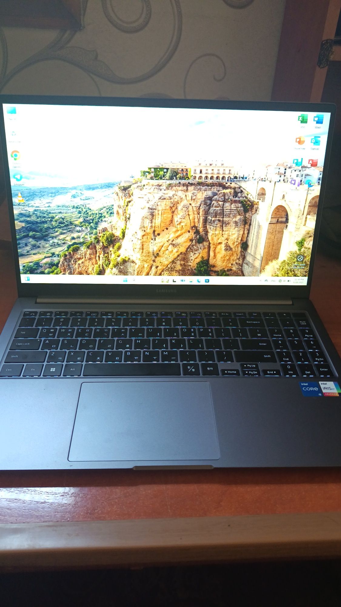 Samsung noutbuk book 4 – Windows 11 Pro – 8/256
Samsung noutbuk – Wind