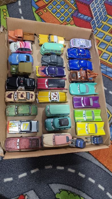 Disney cars 1 personaje si concurenti