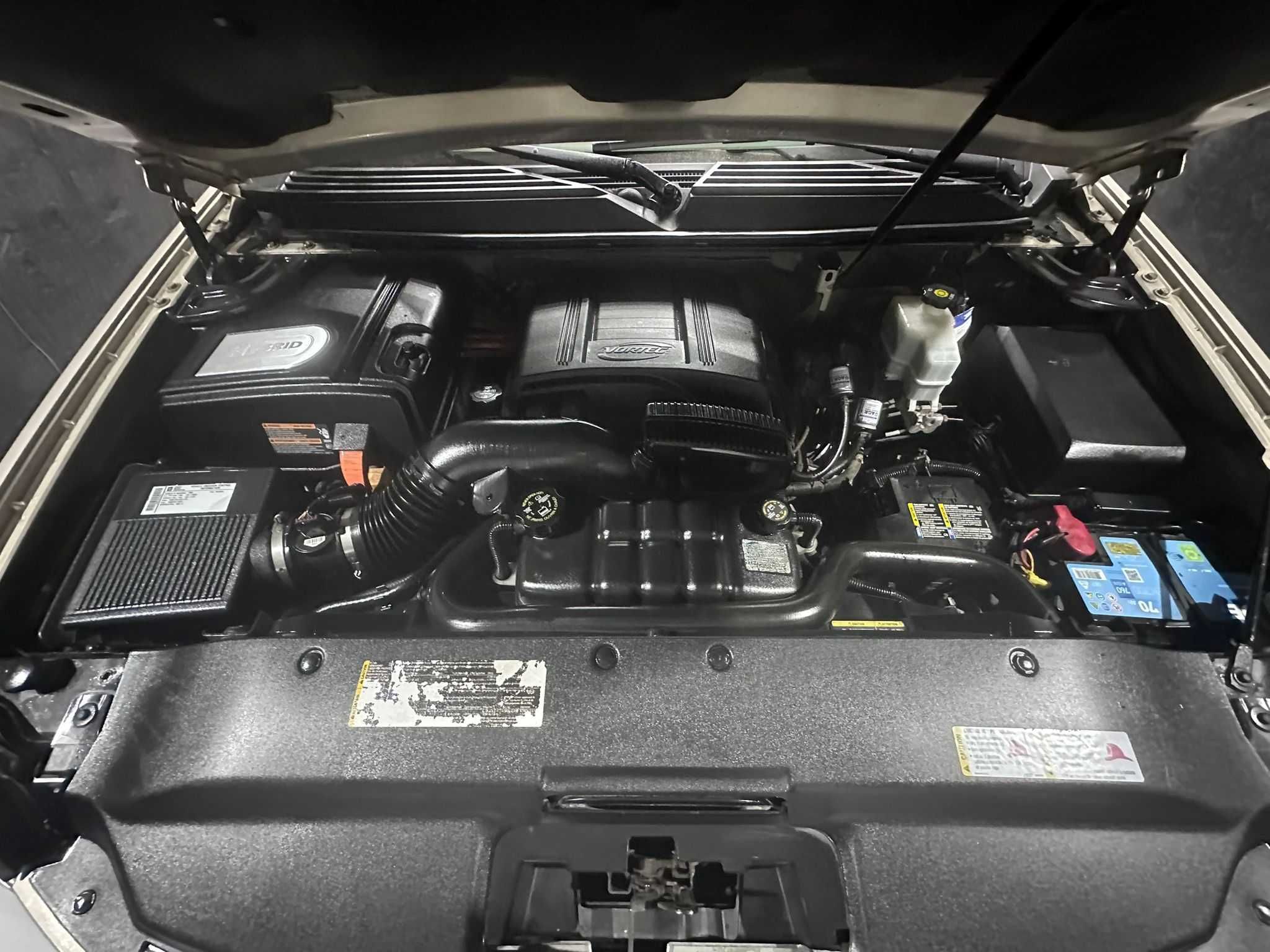 Cadillac Escalade HYBRID sau schimb cu teren