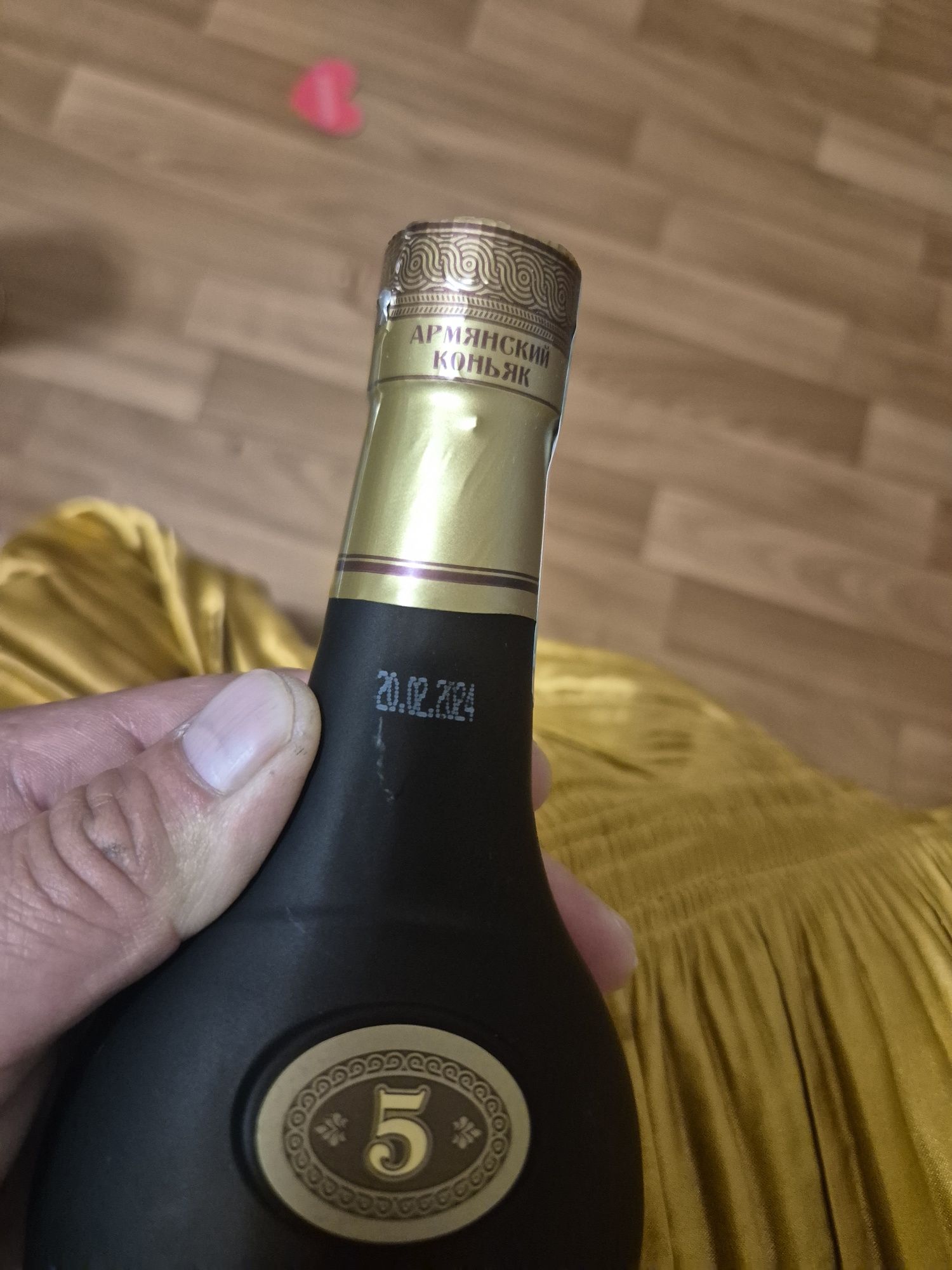 Продам  подарили в день рождения