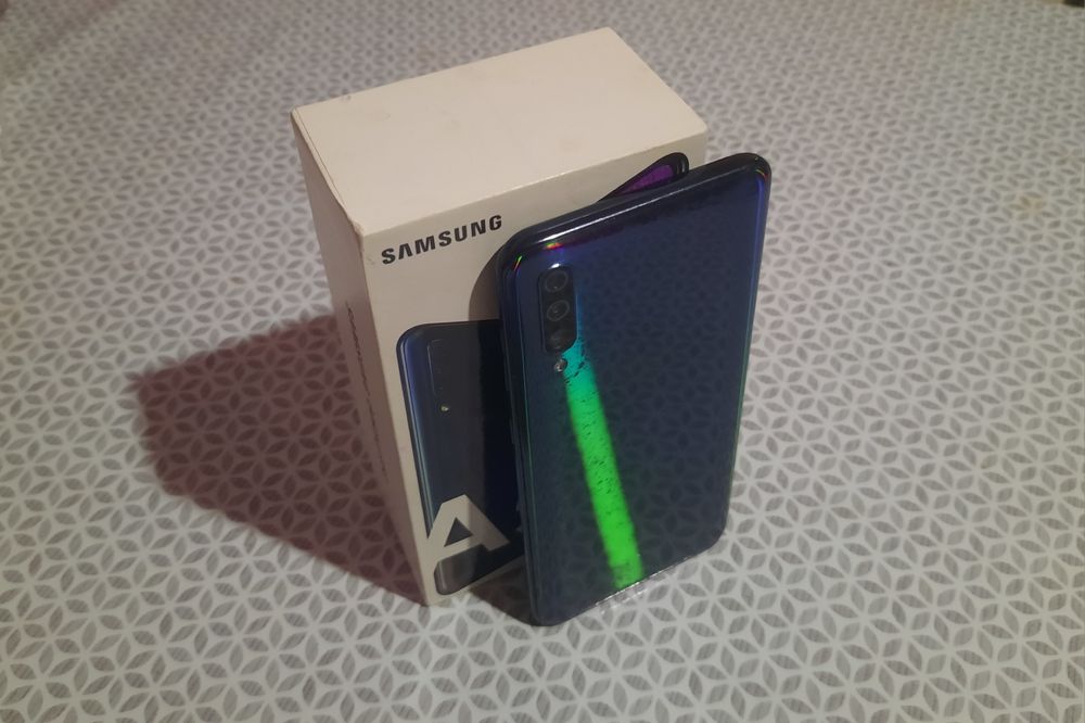 Телефон Samsung A50 6/128gb