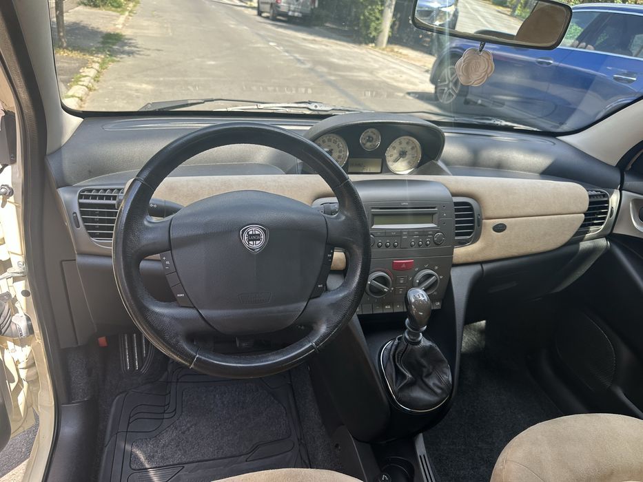 Lancia Ypsilon 1.4 benzina 132.000 km masina de oras