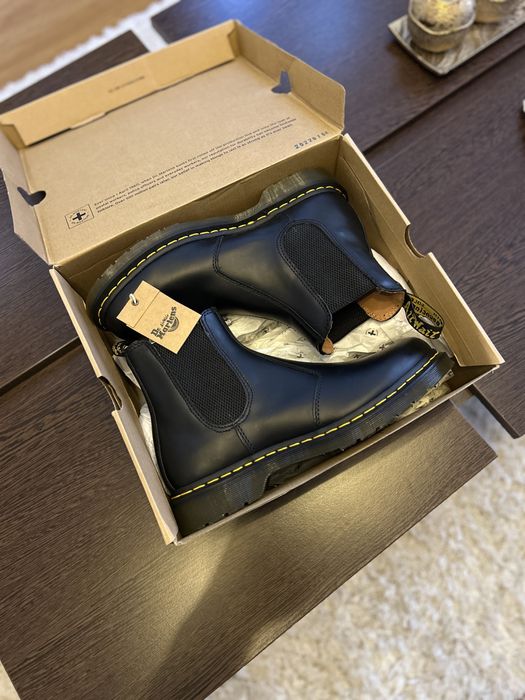 Ghete Dr. Martens Chelsea – Mărimea 44 – Noi, Nepurtate