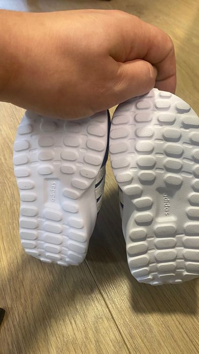 Чисто нови детски маратонки Adidas