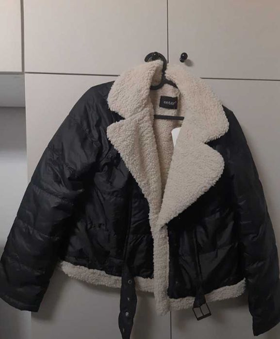 Дамско олекотено яке