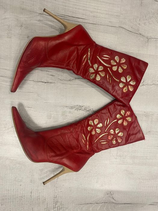 Червени елегантни ботуши на ток