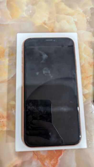 Iphone XR, 64 gb, корал с подарък кейсове