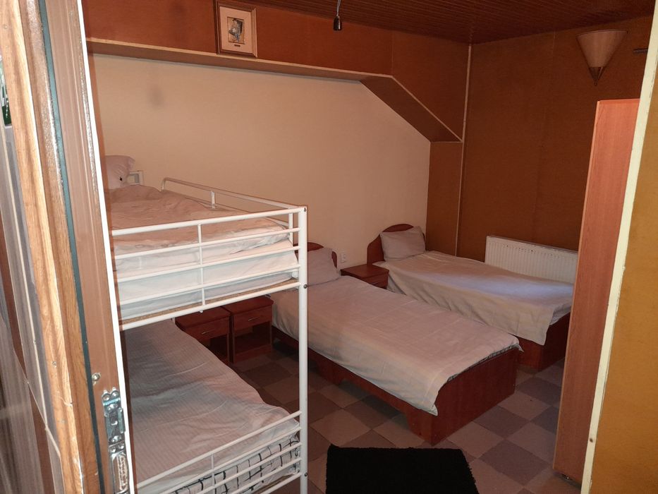 Casă de închiriat pentru 10 persoane (muncitori)