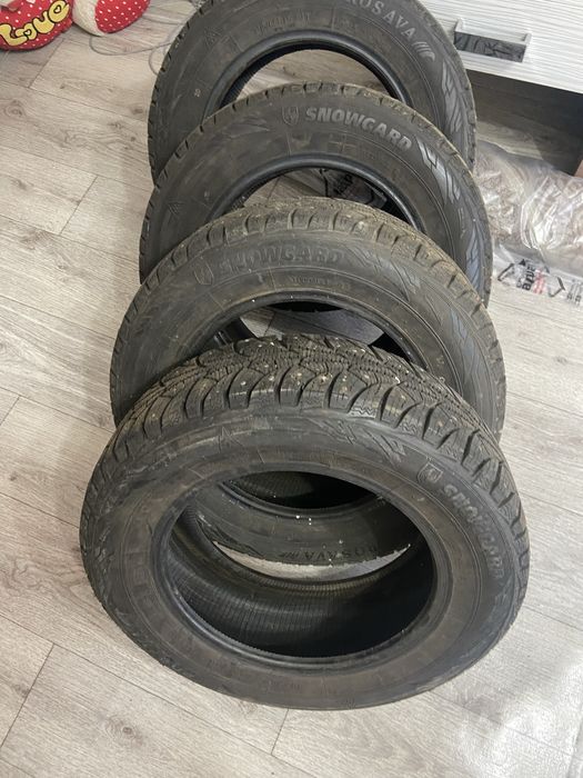 Продам зимнюю резину в отличном состоянии R15
