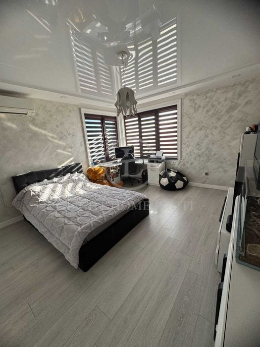 Продава се Многостаен апартамент в Пловдив, Остромила - 179 кв.м за 1649 €/кв.м - Снимка #4