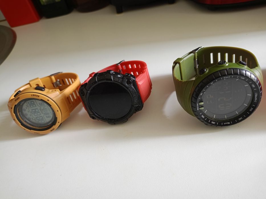 Vând ceasuri ,curea silicon,Water Resist,noi , calitate.