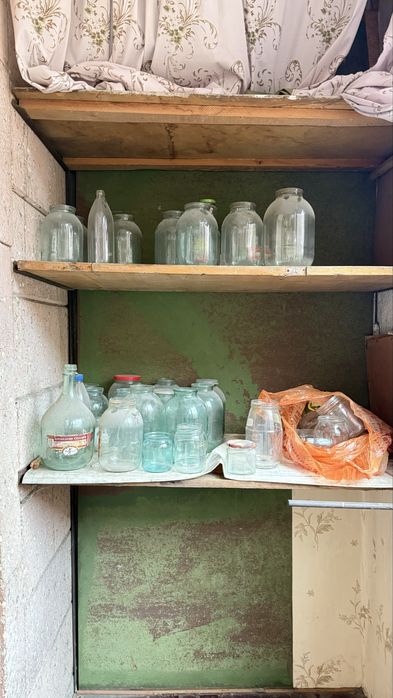 Отдам бесплатно банки в ассортименте